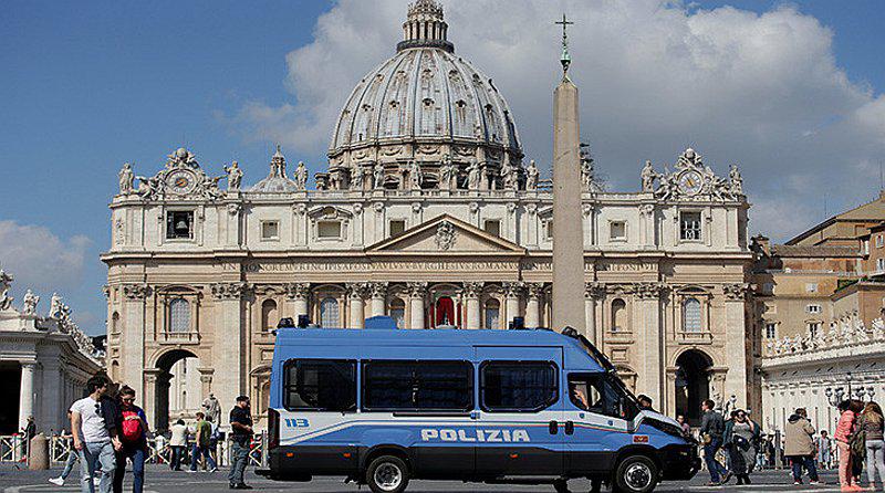 ​Vaticano: Policía irrumpe en una orgía gay en el departamento de un sacerdote
