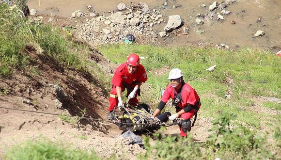 La Libertad: Al menos 11 muertos dejó volcadura de miniván a abismo 