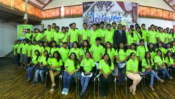 Ciento veinte jóvenes ingresan a trabajar a municipio gracias a sorteo