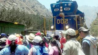 Cusco: manifestantes no dejan pasar tren con ayuda y medicinas para los damnificados en Machu Picchu (VIDEO)