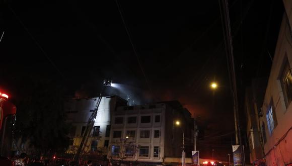 Incendio se registró la noche de este jueves 30 de diciembre. (Foto: GEC)