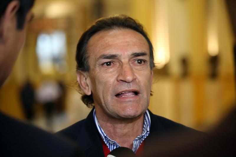 Héctor Becerril pide a Ana María Solórzano no manejar el Congreso “como su chacra” (VIDEO)