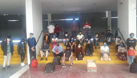 Puneños varados en Arequipa protestan por condiciones de albergue y amenazan con entrar en huelga de hambre