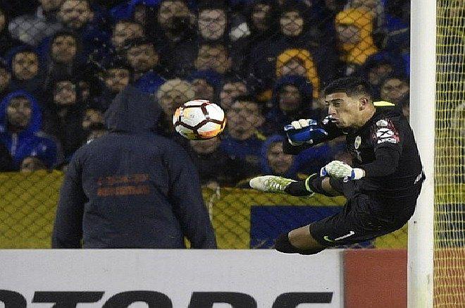 Copa Libertadores: Polémica por expulsión con el VAR y arquero del Boca sufre fractura de maxilar 