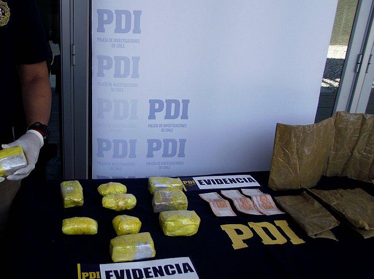 Policía de Chile captura a burriers que llevaba droga desde Perú