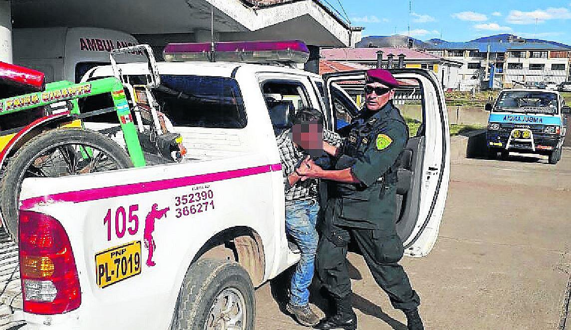 Puno: ​triciclero ebrio despista su unidad menor y cae de cabeza 
