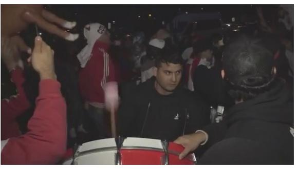 ​Hinchas armaron la fiesta previo al Perú vs Paraguay (VIDEO)