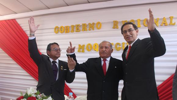 Rodríguez cede y condecora a Vizcarra por ser nuevo vicepresidente del Perú