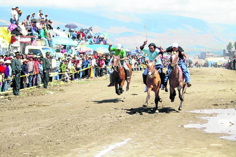 Espectador muere en carrera de morochucos 