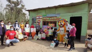 Carabayllo: empresarios entregan juegos y útiles a niños del Colegio Nuevo Amanecer tras robo (FOTO)