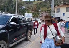Huancavelicanos pifian a congresistas de la comisión de Presupuesto