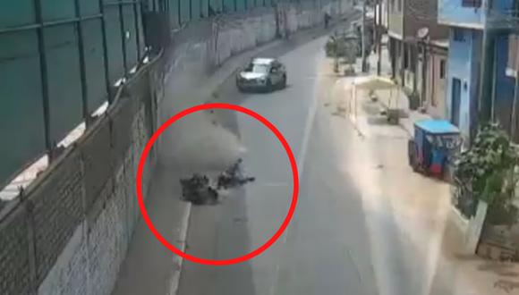 Atropellan a dos personas que iban en moto en la urbanización Palao. Foto: Canal N
