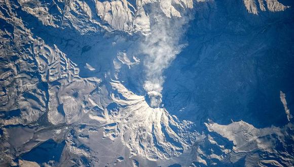 Cosmonauta ruso fotografía columna de gases del volcán Ubinas 