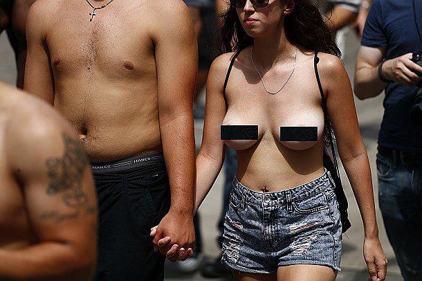 ​Mujeres convocan a un "tetazo" en Argentina por prohibición de topless