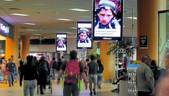 Aeropuerto Jorge Chávez: Proyectan fotografías de menores desaparecidos para su búsqueda 