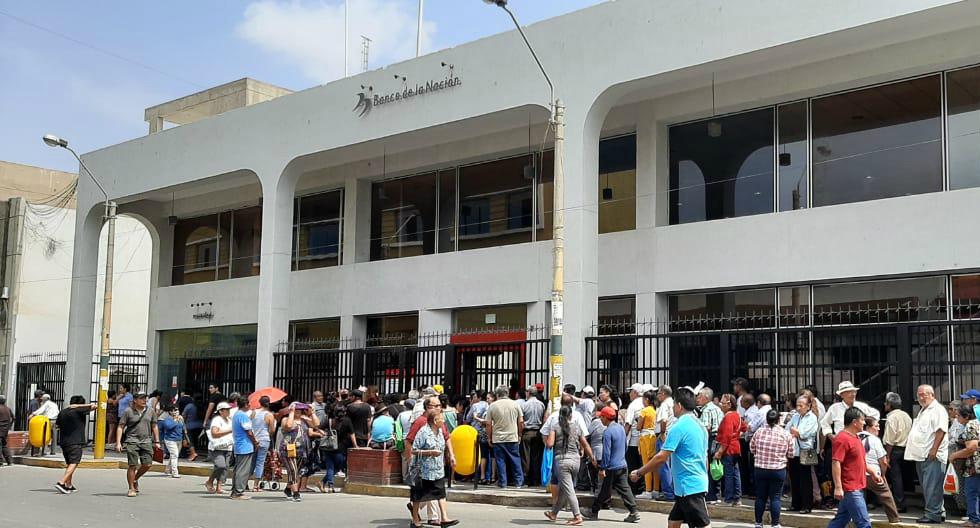 Ica: Jubilados hicieron largas colas en Banco de la Nación tras declararse estado de emergencia (Foto: Carmen Quispe)