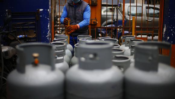 El congresista Carlos Alva afirmó que en Lima el precio mensual del gas oscila entre S/ 24 y S/ 30, mientras que en provincias se paga S/ 120 al mes pro dos balones de gas.
