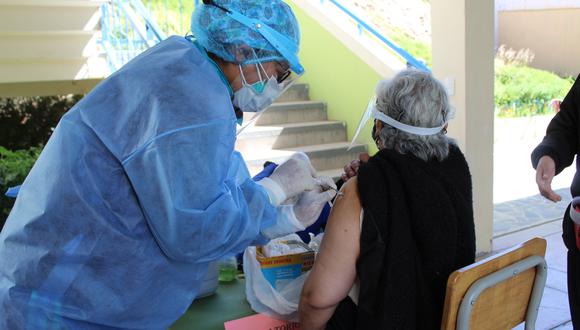 Este viernes 30 de abril se iniciará la vacunación territorial en Lima en adultos mayores de 70 años.