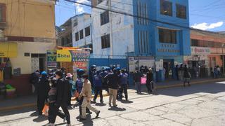Trabajadores de EMAPA realizan protesta y exigen que no cambien a gerente general
