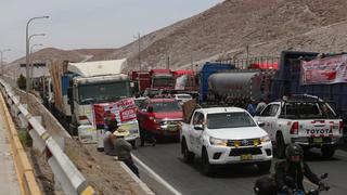 Arequipa: 500 vehículos de gran tonelaje acatan paro indefinido en La Joya (EN VIVO)