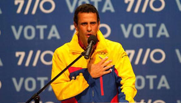 Capriles acepta su derrota y felicita a Hugo Chávez