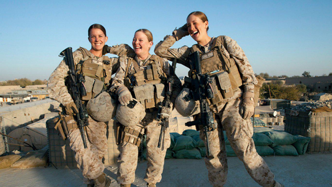 Fotos de marines desnudas causa escándalo en el ejército de EE.UU.