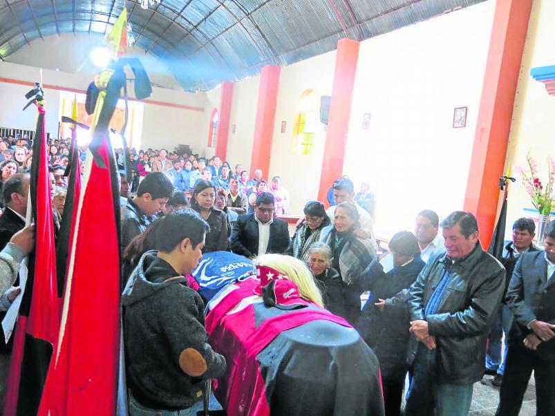 Con emblema de Chinchilpo entierran a empresario asesinado (VIDEO)