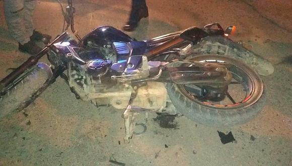 Vecinos de la urbanización El Bosque destrozan motocicleta usada por ladrones 