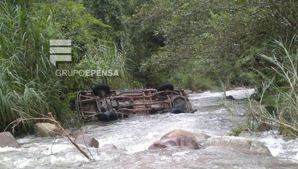 Caída de combi a río deja tres muertos, tres heridos y tres desaparecidos