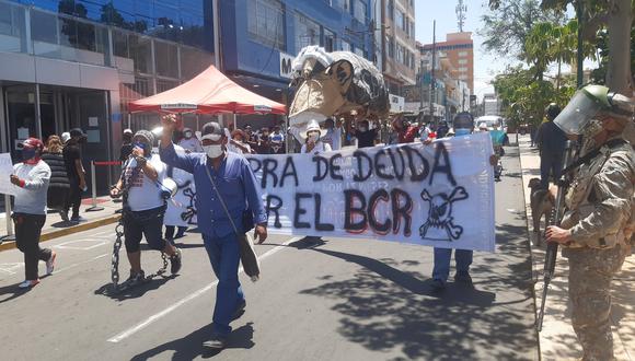 Comerciantes de ropa y calzado de segundo uso protestaron contra la cuarentena en Tacna al no poder salir a trabajar en las calles de la ciudad hasta el 28 de febrero