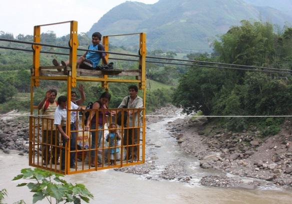 Instalarán este año 116 cabinas colgantes para cruzar ríos en sierra y selva