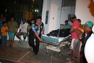 Albañil cae de edificio y muere