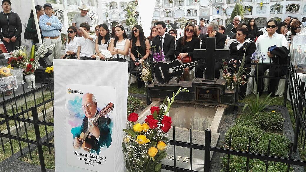 Despiden a maestro Raúl García Zárate