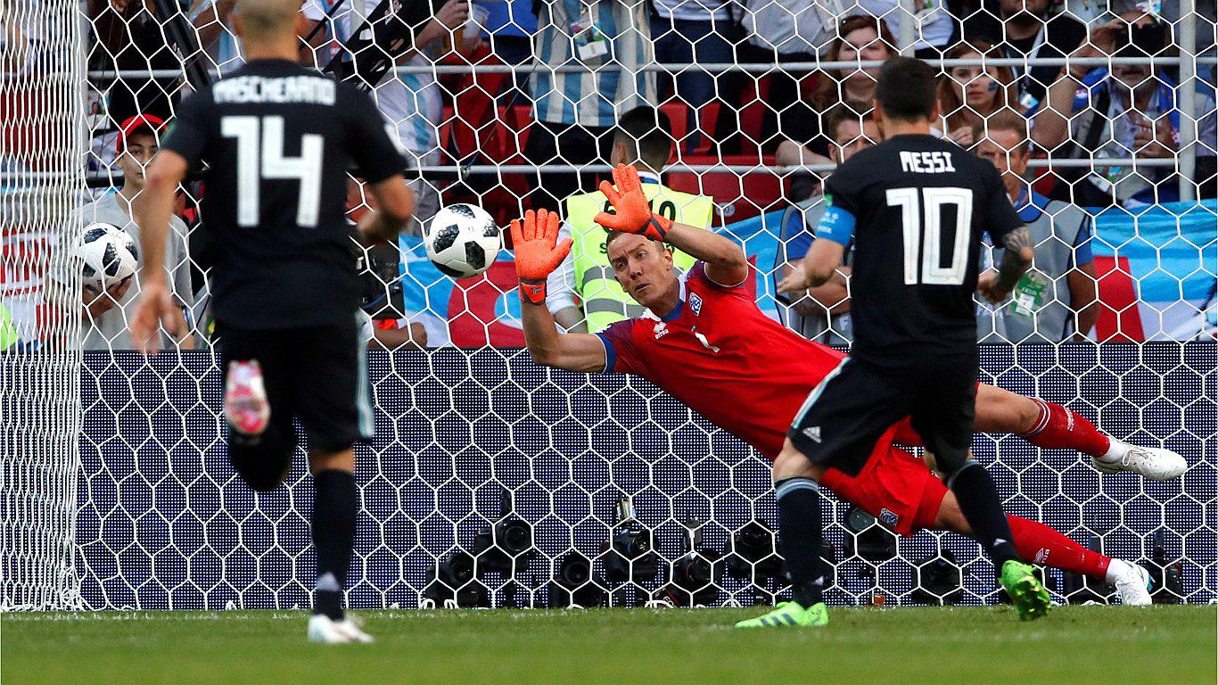 Argentina vs. Islandia: Mira el penal que le taparon Messi (VIDEO)