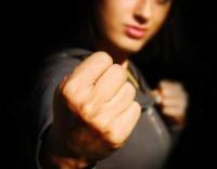 China: Discute, le aprieta los testículos y lo mata