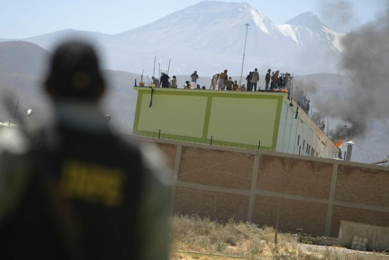 Socabaya: internos se enfrentan a efectivos del INPE