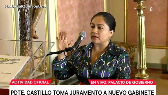 El presidente Pedro Castillo tomó juramento a Heidy Juárez como nueva ministra de la Mujer este viernes 25 de noviembre. (Foto: Captura TV)