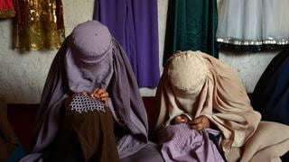 Los talibanes buscan borrar completamente a las mujeres de la vida pública