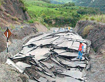 Carretera Marginal se hunde por sismo