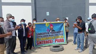 Sindicato del Centro Juvenil Miguel Grau Piura protesta para exigir mejoras laborales