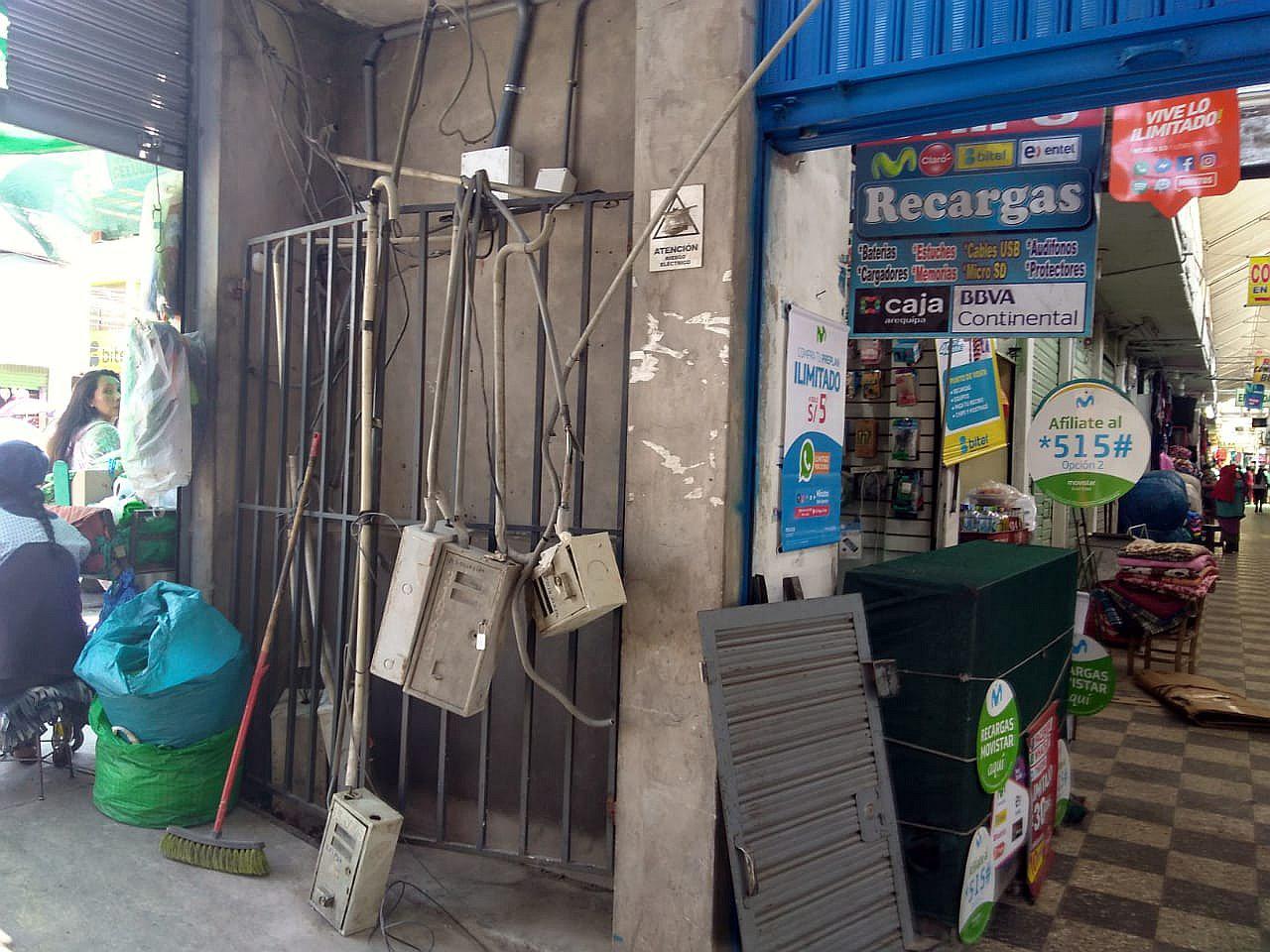 Cierran dos mercados por tener instalaciones inseguras