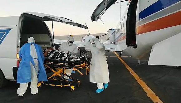 Trasladan médicos infectados con COVID-19 de Puno a Lima 