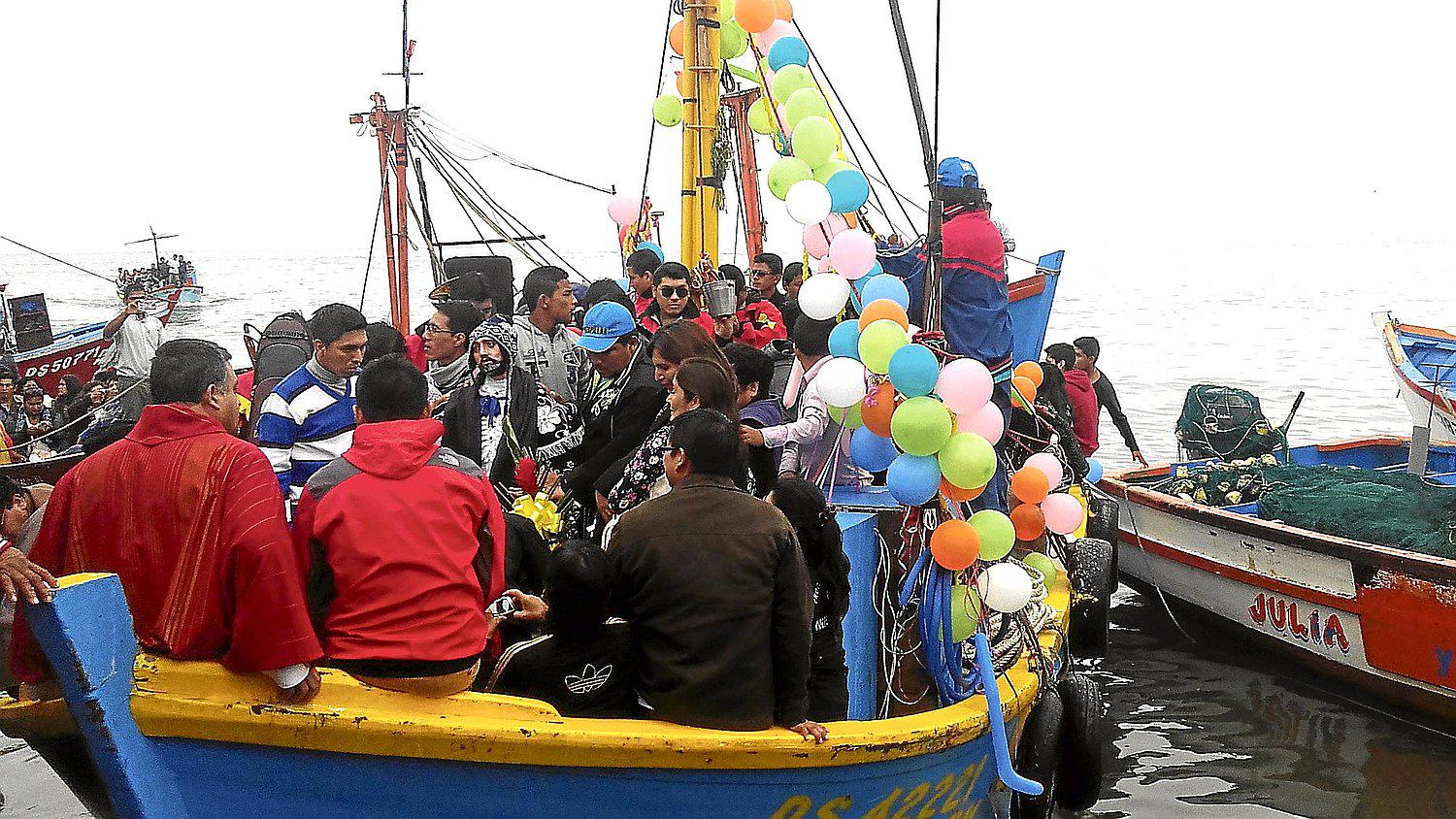 Homenaje a los pescadores y  al mártir José Olaya en Pisco