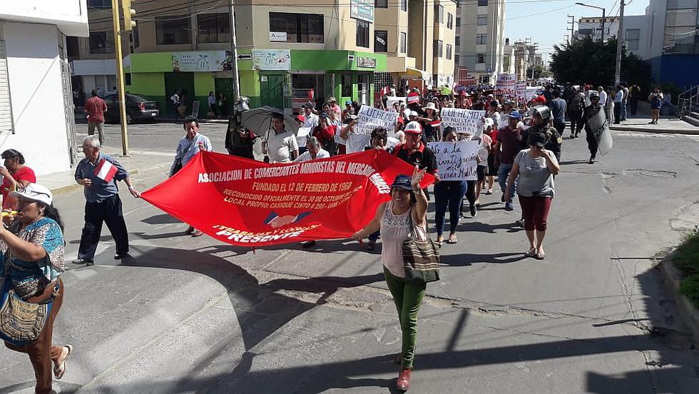 Miles de comerciantes del mercado Modelo realizan marcha de protesta en Chiclayo