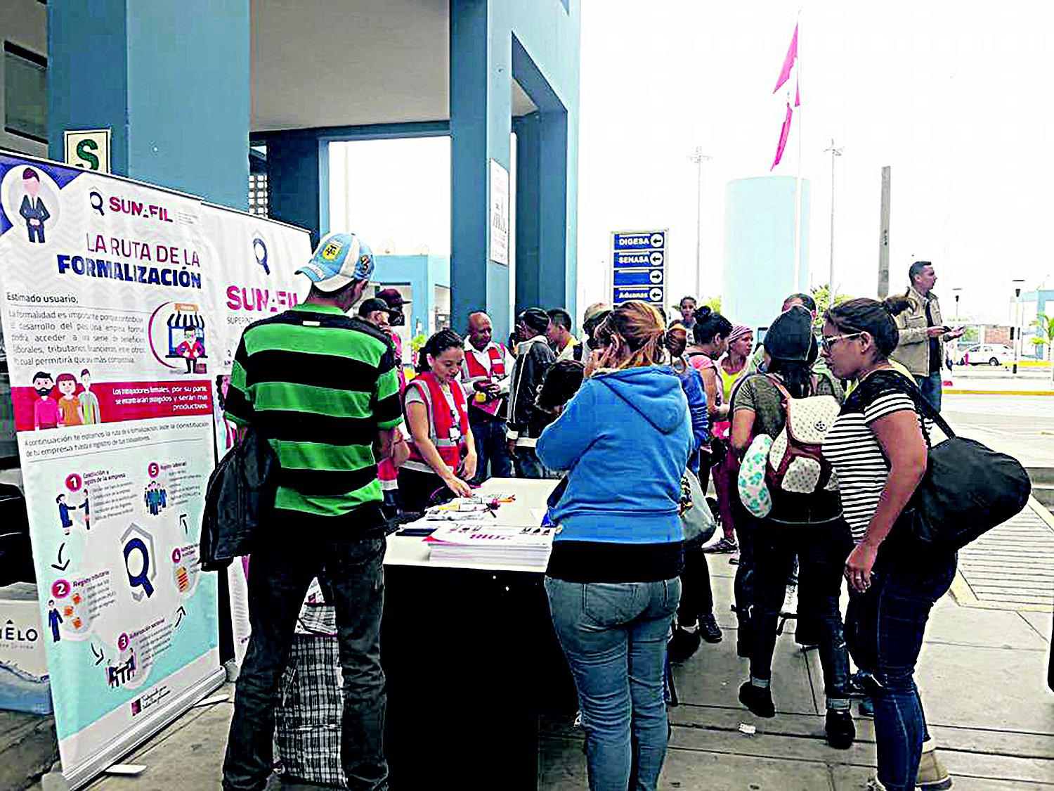 El flujo de inmigrantes venezolanos incrementa a dos mil por día en Tumbes