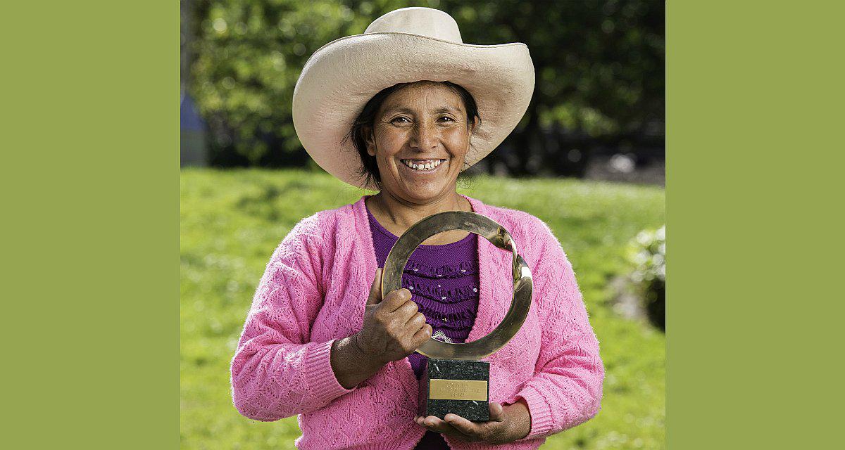 ​Máxima Acuña recibe premio Goldman por su lucha ambiental 