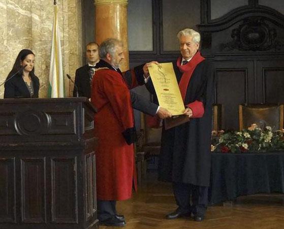 Mario Vargas Llosa: "No hay que dejar la política en manos de los pícaros"