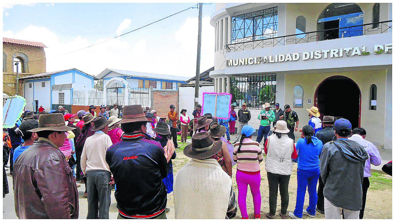 Rondos: Pobladores protestan por consumir agua contaminada