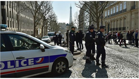 París: Un paquete explosivo causa un herido en la sede del FMI (VIDEO)