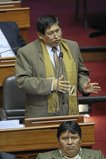 Pari choca con Diez Canseco